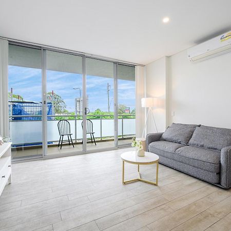 Liverpool Adorable 2Br Apt With Free Parking Warwick Farm Εξωτερικό φωτογραφία